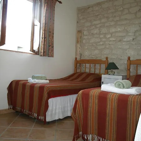 Gites De & Chambres D'hotes 3* Brives-sur-Charente