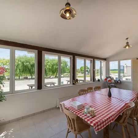 Gites De & Chambres D'hotes Brives-sur-Charente