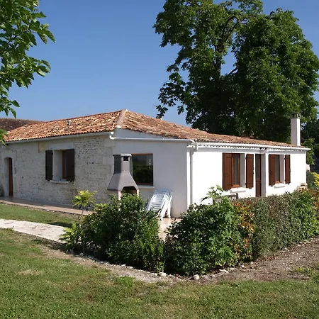 Gites De & Chambres D'hotes 3* Brives-sur-Charente