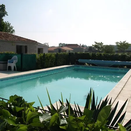 Gites De & Chambres D'hotes Brives-sur-Charente