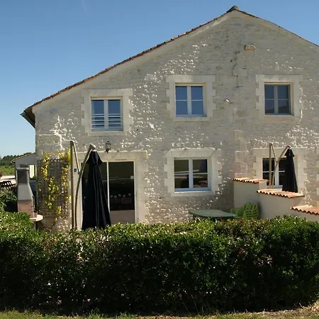 Gites De & Chambres D'hotes 3* Brives-sur-Charente